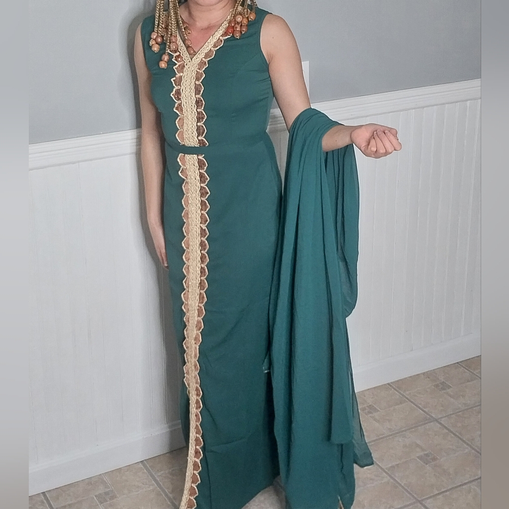 Elegant Green Dress with Lace Trim